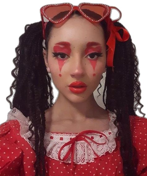 Romantic Clown Makeup, Silly Makeup Ideas, Love Clown Makeup, Chappell Roan Concert Outfit Karma, Clown Heart Makeup, Jester Makeup Female, Clown Makeup Red, Casual Clown Makeup, Casual Halloween Makeup