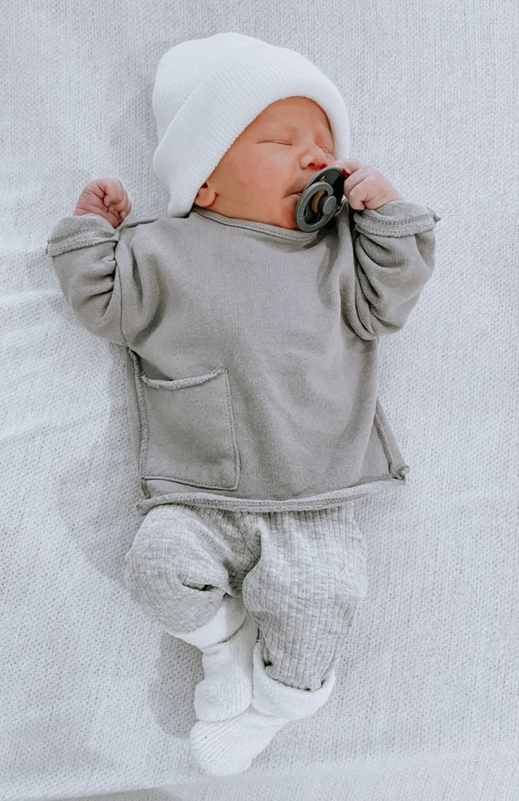 Fall Newborn Outfits Boy, Baby Boy Newborn Outfit, Baby Boy Outfits Newborn Winter, Newborn Winter Outfits Boy, Newborn Boy Aesthetic, Baby Boy Astethic, Baby Boys Outfit Ideas, Summer Baby Boy Outfits Newborn, Winter Baby Boy Outfits