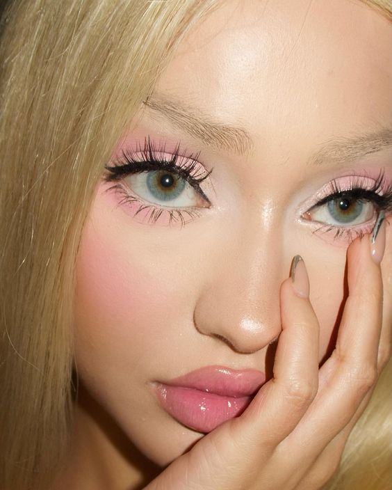 Natural Aesthetic Makeup, Hyperfeminine Makeup, Soft Pink Makeup Looks Natural, Bimbocore Makeup, Doll Makeup Pretty, Subtle Pink Makeup, Ethan Euphoria, Soft Pink Makeup, E Girl Makeup