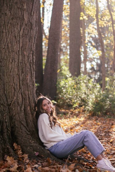 Fall Senior Picture Poses Women, Fall Photoshoot Outfits Teenager, Fall Pictures Leaves, Flannel Senior Pictures, Fall Photoshoot Individual, Girl Senior Portraits Outdoor Fall, Fall Self Portrait Photography, Cute Fall Pictures Aesthetic, Senior Photo Inspo Fall