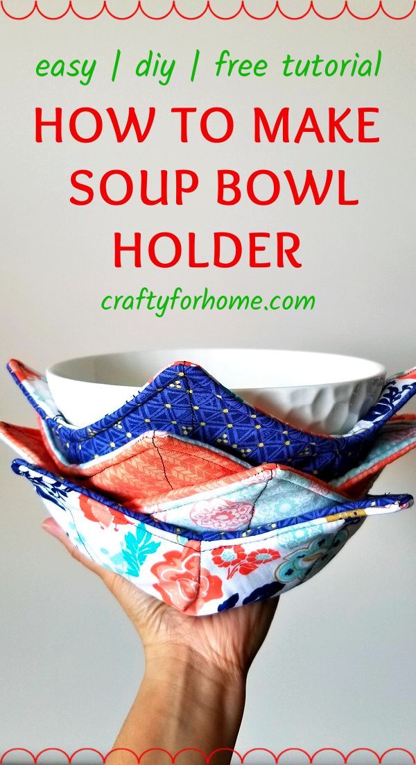 Hand holding fabric soup bowl cozy. Soup Bowl Cozy, Bowl Cozies, Diy Sewing Gifts, Sewing Projects Free, Sewing Machine Projects, Fabric Christmas Ornaments Diy, Cute Sewing Projects, Fabric Bowls, Bowl Cozy