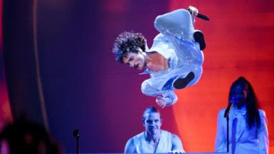 Benson Boone leaps on stage during the 67th Annual Grammy Awards in Los Angeles, California 