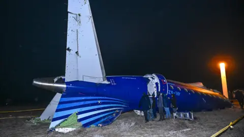 The crashed plane at night in the dark