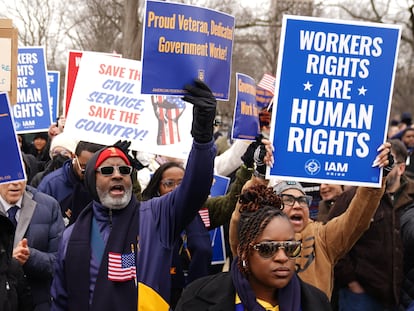 Manifestación organizada por un sindicato de empleados federales, esta semana en Washington.