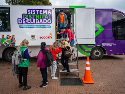 Unidad Móvil de una de las Manzanas del Cuidado de la Secretaría de la Mujer, en Bogotá, en noviembre de 2022.