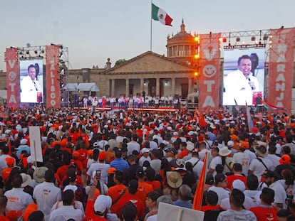 Pablo Lemus se presenta ante simpatizantes de MC en el centro histórico de Guadalajara, en mayo de 2024.