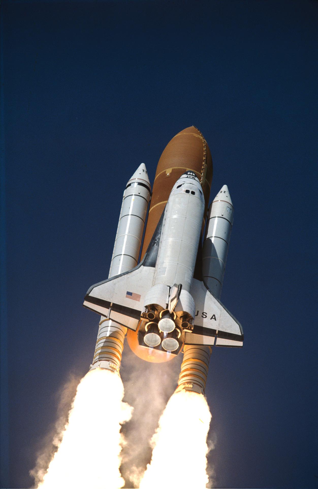 Columbia in blue sky after the STS-62 launching