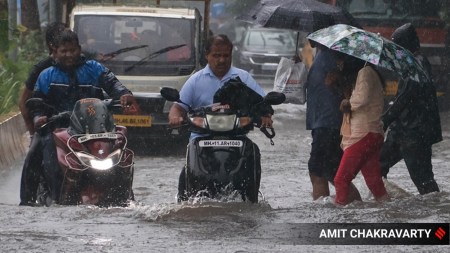 Heavy rains in Mumbai throw life out of gear: Roads waterlogged, local train, flight services hit, Andheri subway shut