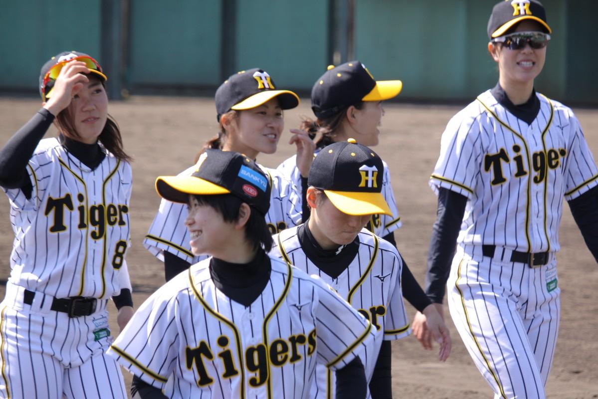 西宮に活動拠点を置く「阪神タイガースWomen」