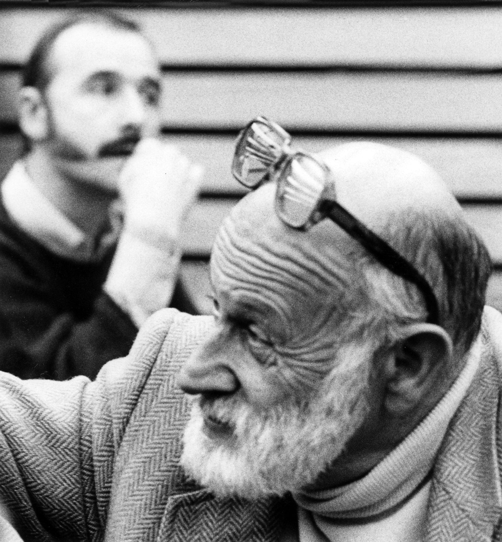 Vilém Flusser and Gottfried Jäger at 5th. Bielefeld Symposium on Fotografie at Fachhochschule Bielefeld, 1984, photography by Ralph Hinterkeuser