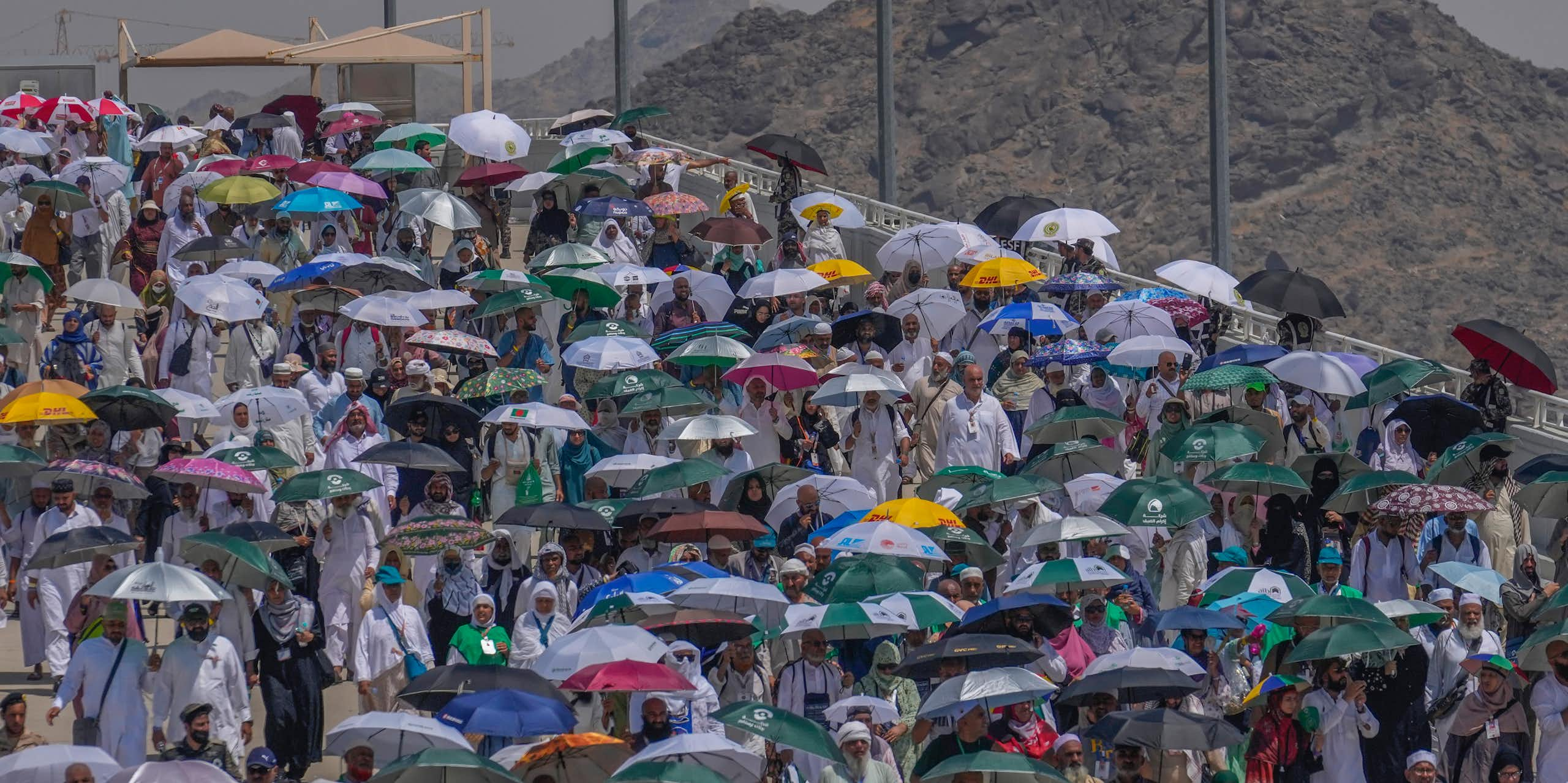 À la Mecque, vivre le Hadj par une chaleur écrasante