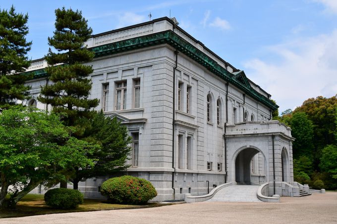 １００年前に建設された大講堂