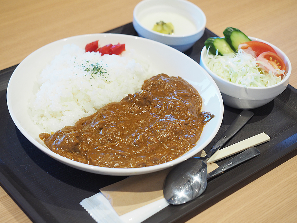 長門牧場の名物カレー＆ソフトクリームを満喫