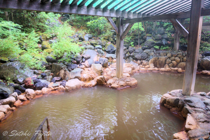 鬼押温泉の濁り湯が源泉かけ流し！