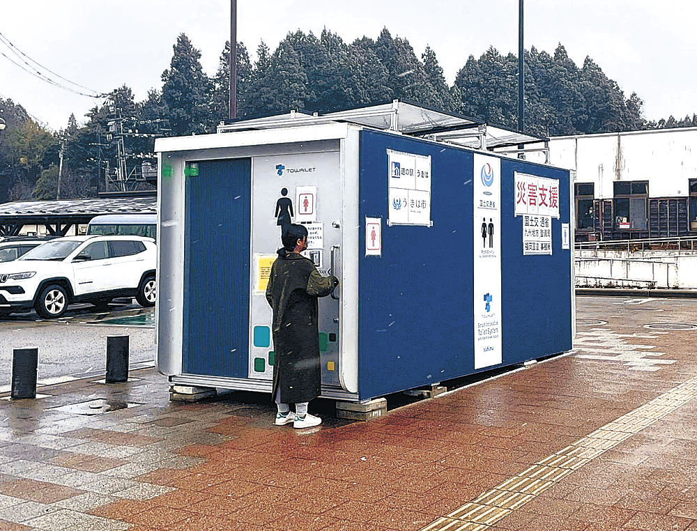 能登半島地震後に穴水町に派遣されたコンテナ型トイレ（北陸地方整備局提供）