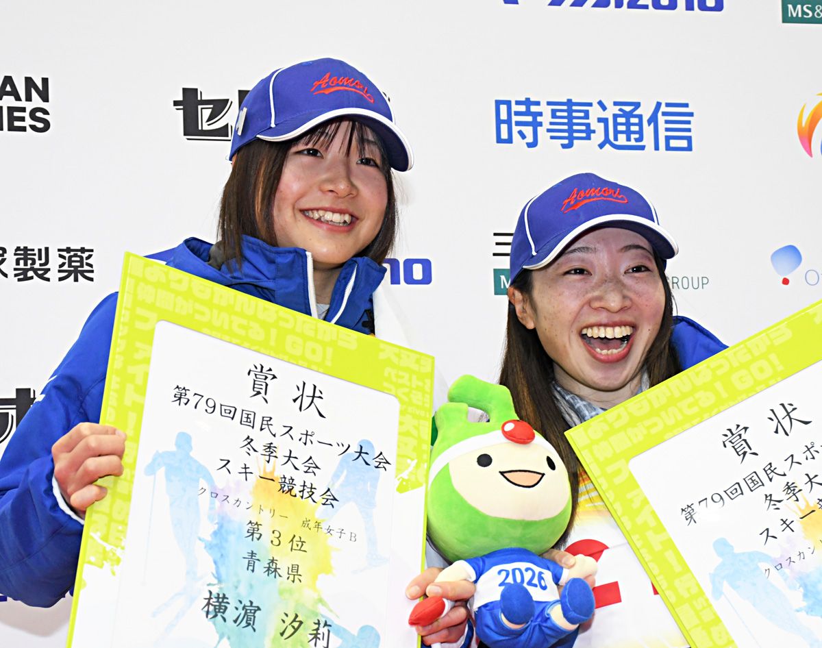 距離成年女子Bで優勝した土屋（弘果SRC）（右）と3位の横濵（同）