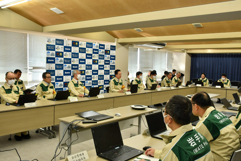 高病原性鳥インフルエンザの感染疑い事例を受け、初動対応を確認する県の対策本部＝２日午前９時、県庁