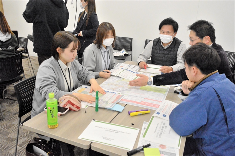 今後のまちづくりの在り方に意見を交わす参加者