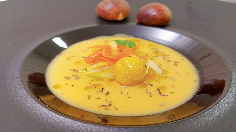 ¡Receta de otoño! Sopa de castañas y ave del chef Sergio Fernández