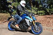 スーパースポーツの性能をストリート向けにアレンジ！ スズキ「GSX-S1000」の走りにシビれる