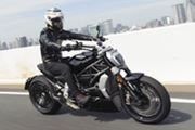 クルーザータイプでも色あせないスポーツ性能！ ドゥカティ「XDiavel S」の加速に酔いしれる