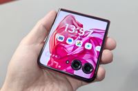 折りたたみスマホを満喫！ 「motorola razr 50 ultra」にワクワクが止まらん