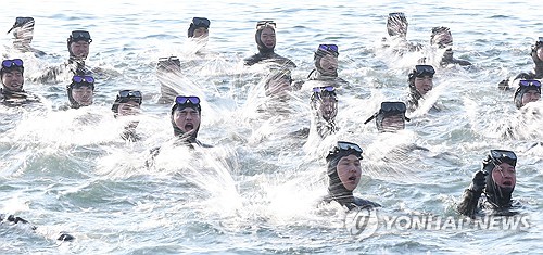 海軍特殊部隊が酷寒期訓練