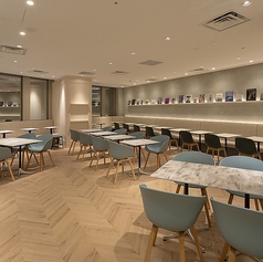 cafe&books bibliotheque 東京 有楽町店の写真