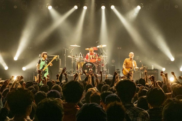 【LIVE REPORT】「また1からやり直して始めますよ」──eastern youth、30周年巡業最終公演@渋谷TSUTAYA O-EAST