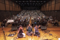 【オフィシャルレポ】石崎ひゅーい×小山田壮平×長澤知之、3年越しの弾き語りコラボライヴ