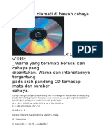 Sebuah CD Diamati Di Bawah Cahaya