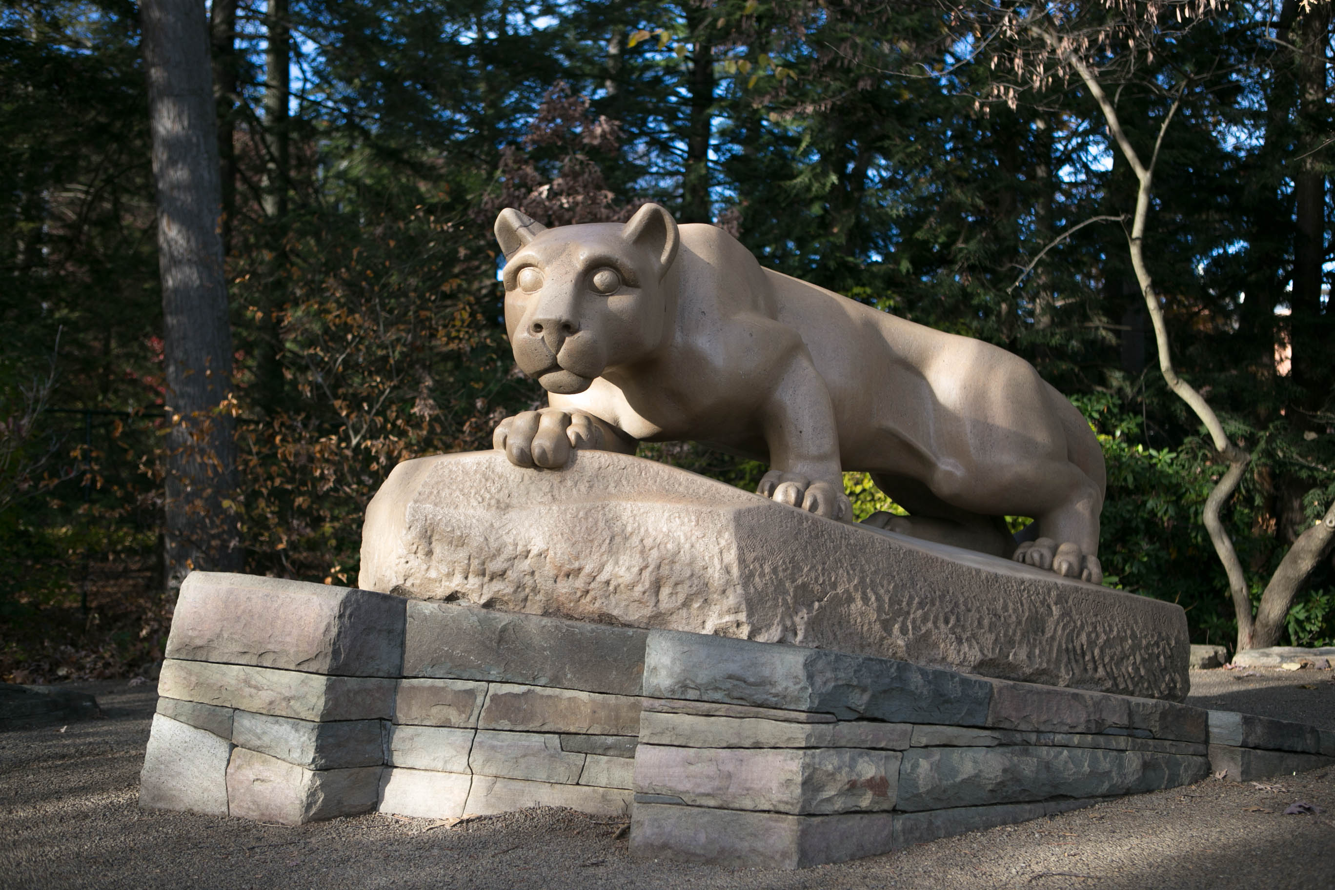 outdoor life-sized lion statue