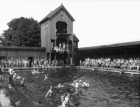 Kampens friluftsbad i Oslo. Foto: Anders Beer Wilse/Oslo Museum (1921).