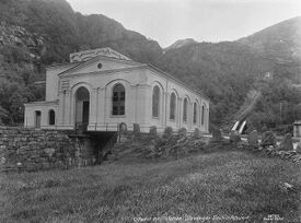 Oltedal kraftverk fra 1909, tegnet av stadskonduktør (bygningssjef i Stavanger) Michael Eckhoff. Foto: Anders Beer Wilse/Norsk Folkemuseum (1925).