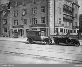 Restaurant nr. 5 og delikatesseutsalg nr. 10 i regi av Oslo Folkerestauranter i Vogts gate 46 på Torshov. Foto: Anders Beer Wilse/Oslo Museum (1930).