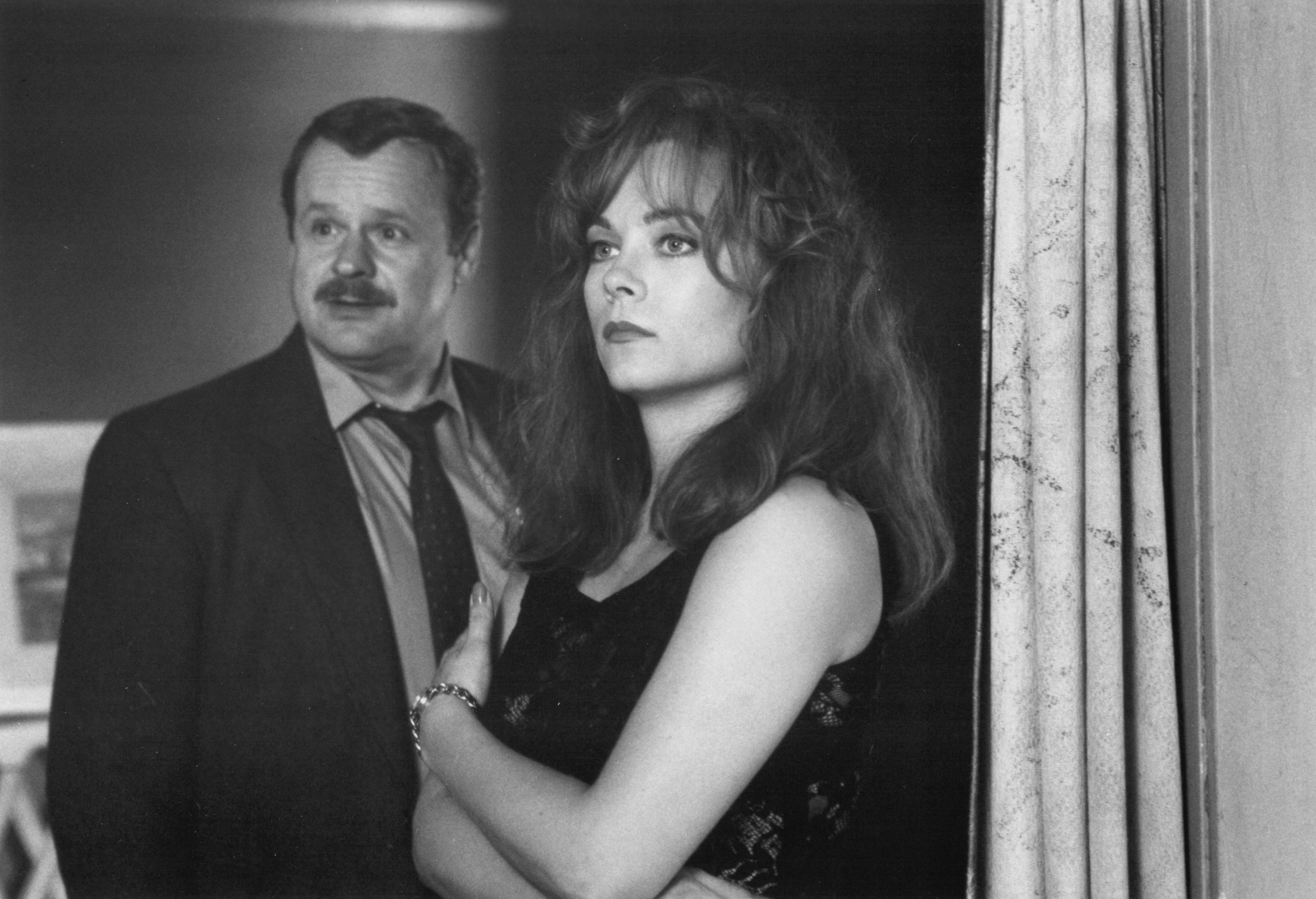 Theresa Russell and George Dzundza in Impulse (1990)