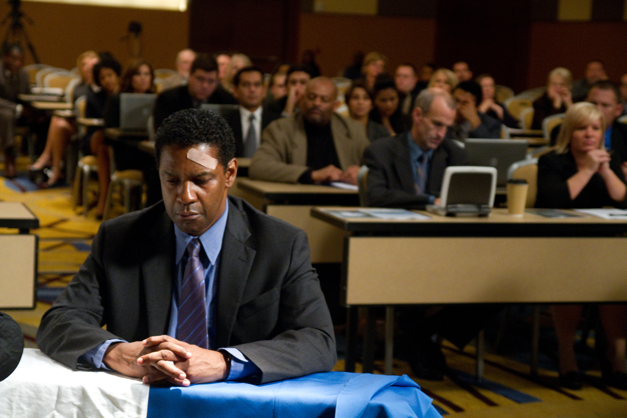 Denzel Washington in Flight (2012)