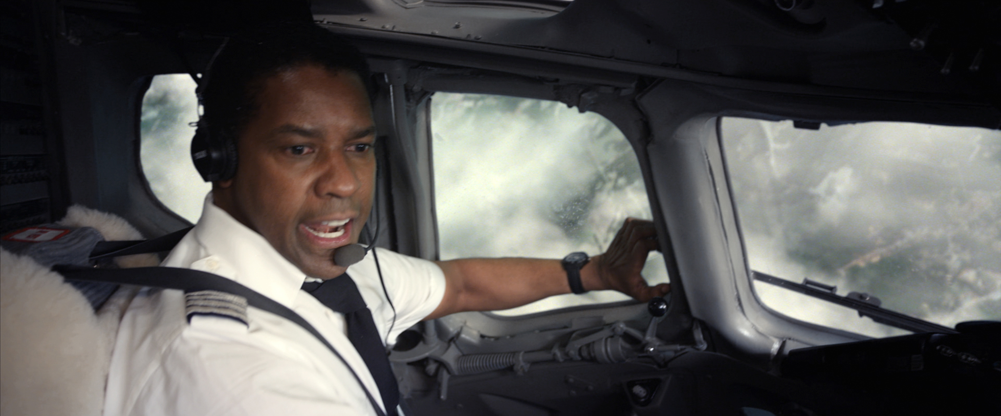 Denzel Washington in Flight (2012)