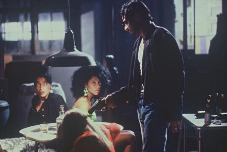 Leslie Bega, Pamella D'Pella, Jeffrey Dean Morgan, and Sheila Scott Wilkinson in Uncaged (1991)