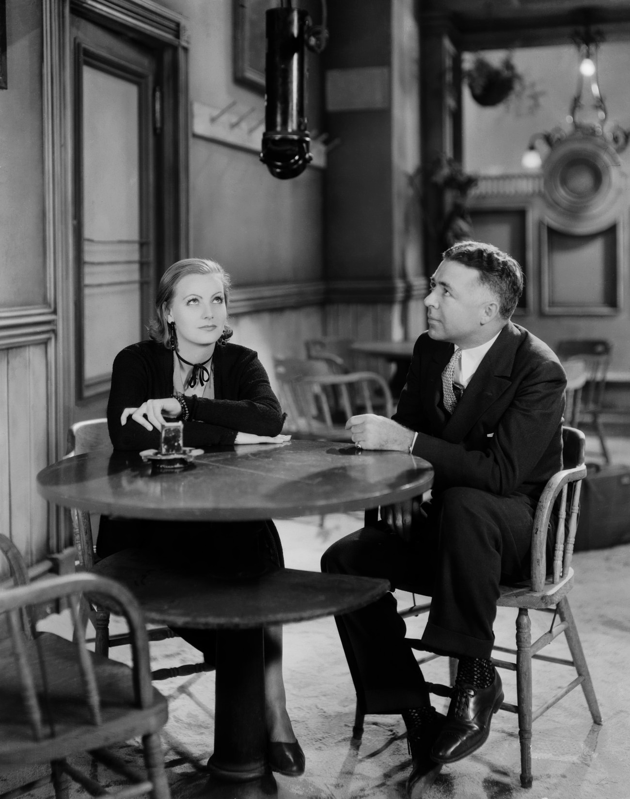 Greta Garbo and Clarence Brown in Anna Christie (1930)