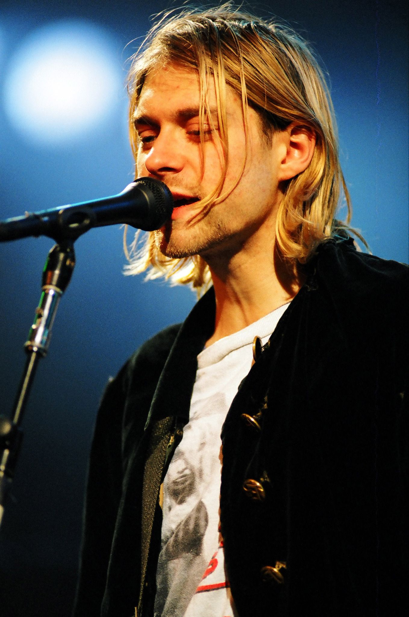 Kurt Cobain and Nirvana at an event for MTV Live 'n' Loud (1993)