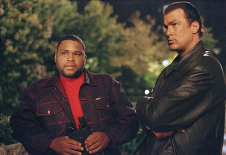 Steven Seagal and Anthony Anderson in Exit Wounds (2001)