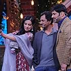 Amrita Rao, Nawazuddin Siddiqui, and Kapil Sharma in The Kapil Sharma Show (2016)