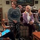 Roseanne Barr, Alicia Goranson, and Laurie Metcalf in Roseanne (1988)