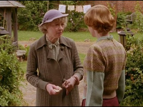 Geraldine McEwan and Claire Skinner in A Murder Is Announced (2005)