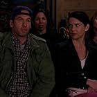 Lauren Graham and Scott Patterson in Gilmore Girls (2000)