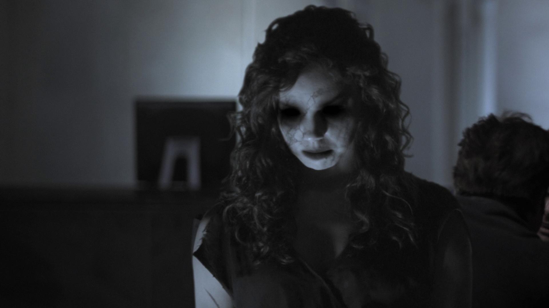 Stephanie Honoré in Mirrors 2 (2010)