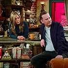 Jennifer Aniston and Matthew Perry in Friends: The Reunion (2021)