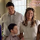 Annie Potts, Lance Barber, Zoe Perry, Raegan Revord, and Iain Armitage in Young Sheldon (2017)