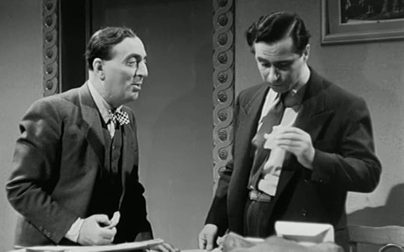 Vasilis Logothetidis and Vangelis Protopappas in Santa Chikita (1953)